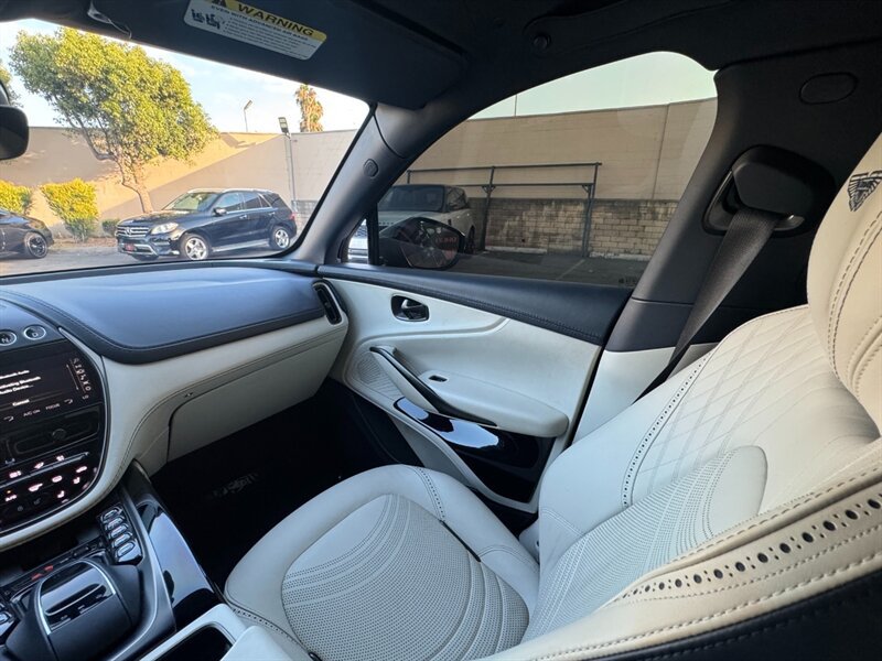 Used 2022 Aston Martin DBX AWD/4WD image 33