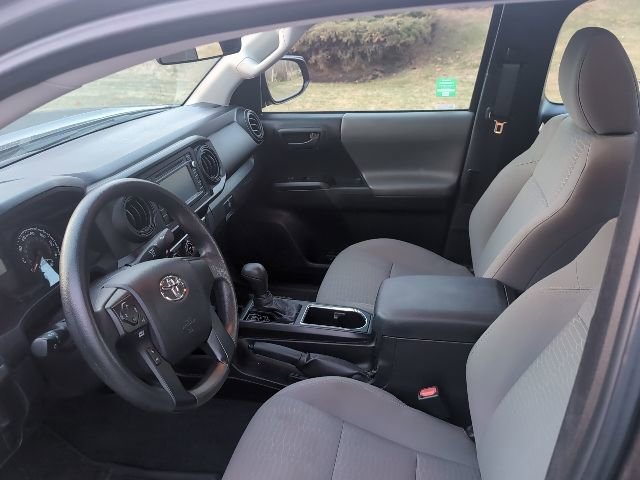 Used 2016 Toyota Tacoma SR image 2