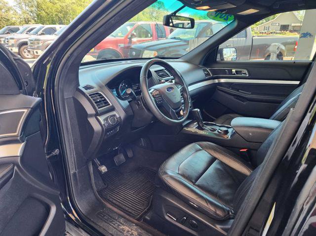 Used 2016 Ford Explorer XLT w/ Equipment Group 202A AWD/4WD image 10