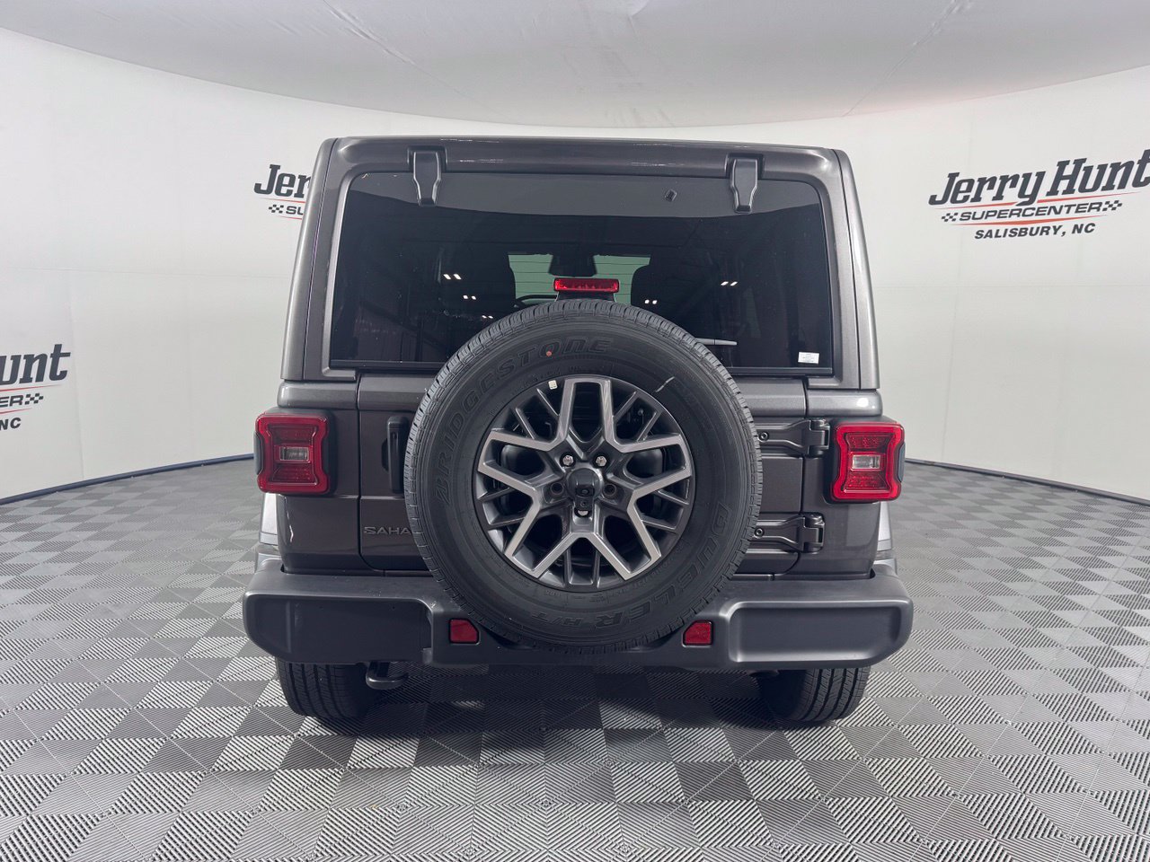 Used 2026 Jeep Wrangler Unlimited Sahara AWD/4WD image 8