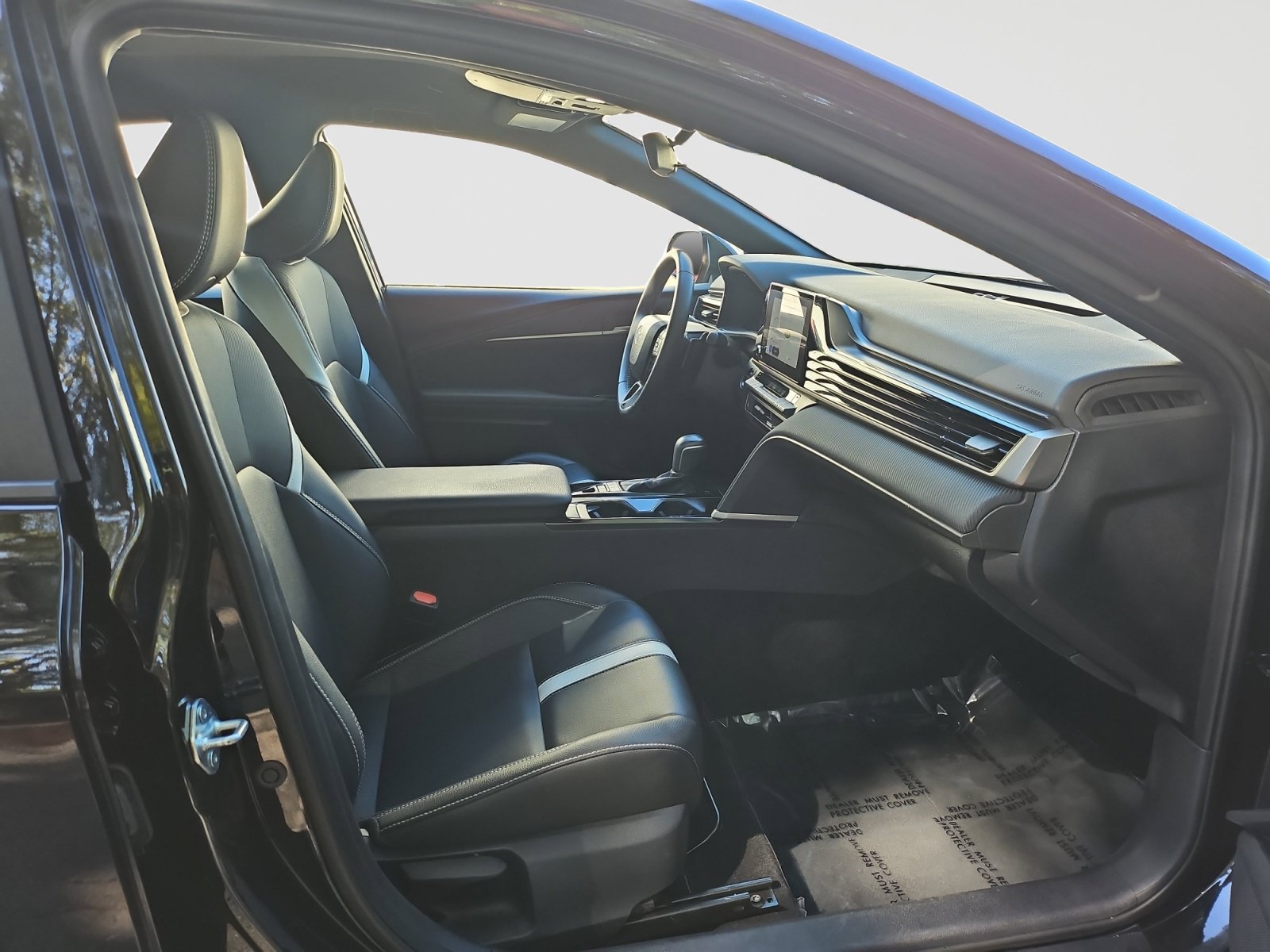 Used 2025 Toyota Camry SE FWD image 17