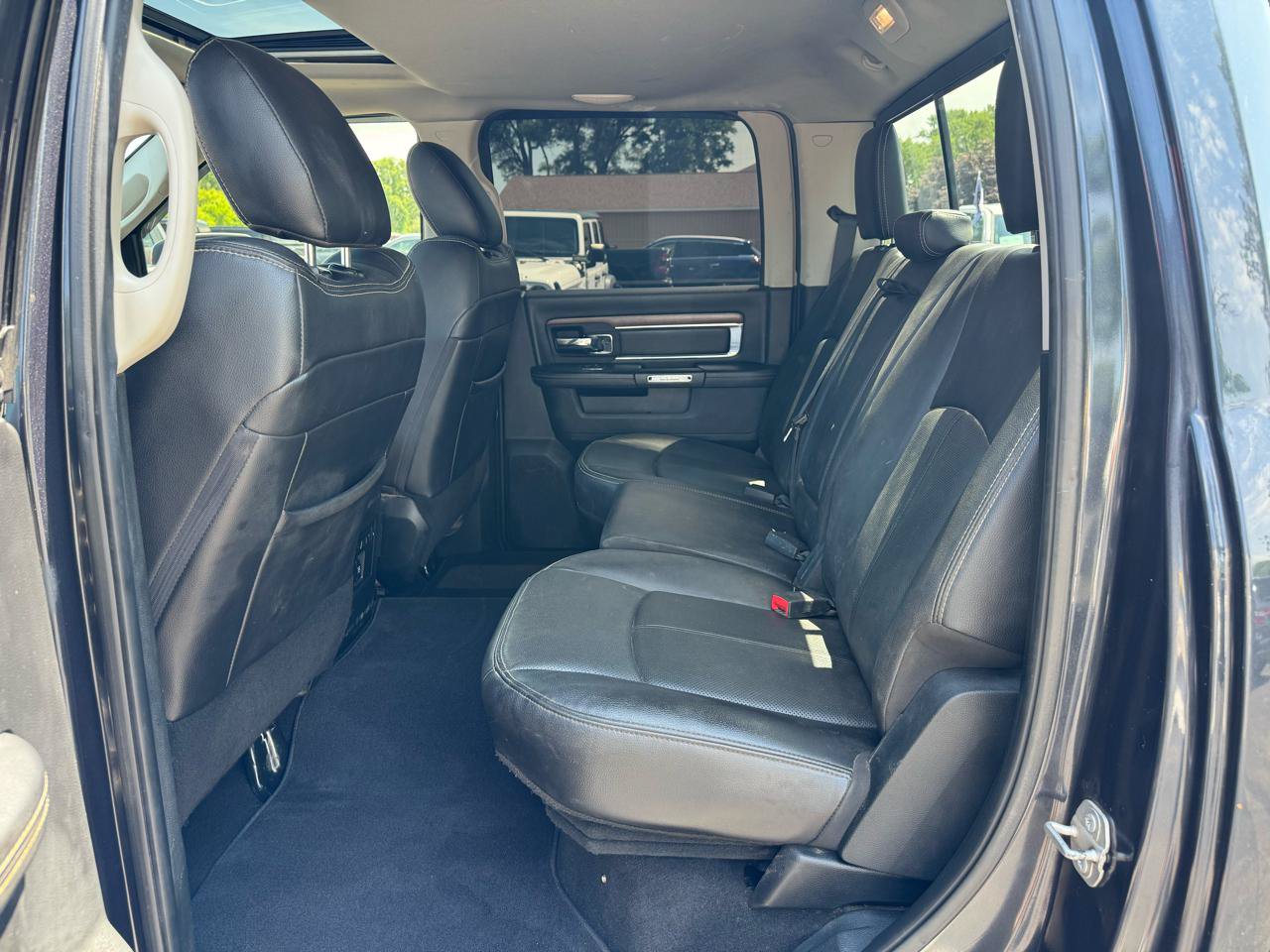 Used 2018 RAM 1500 Laramie w/ Convenience Group AWD/4WD image 13