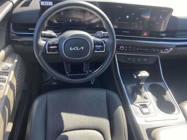 New 2025 Kia Carnival FWD image 9
