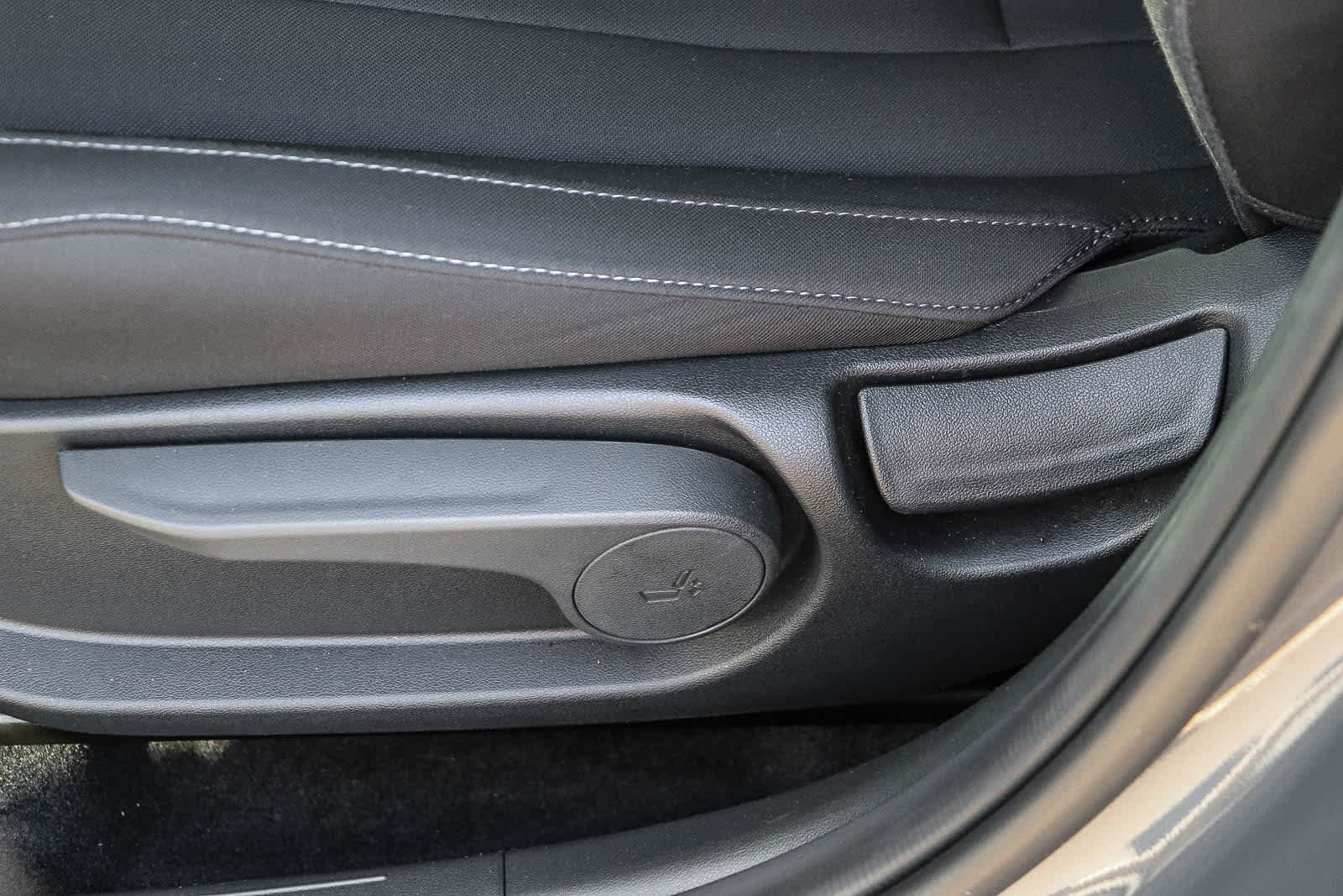 Certified 2025 Hyundai Elantra SEL FWD image 20