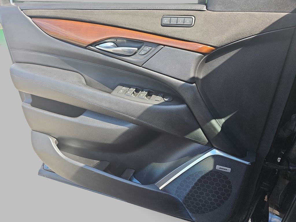 Certified 2018 Cadillac Escalade Luxury AWD/4WD image 34