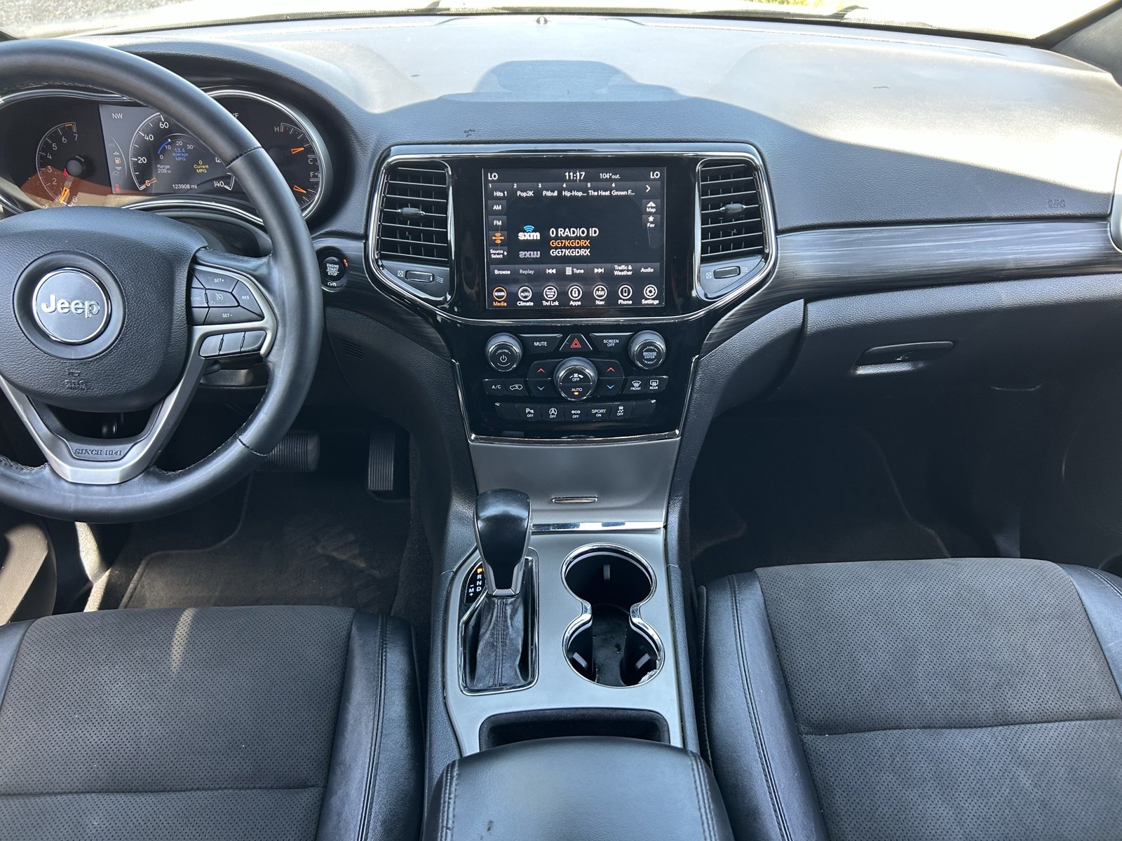 Used 2020 Jeep Grand Cherokee Altitude RWD image 16