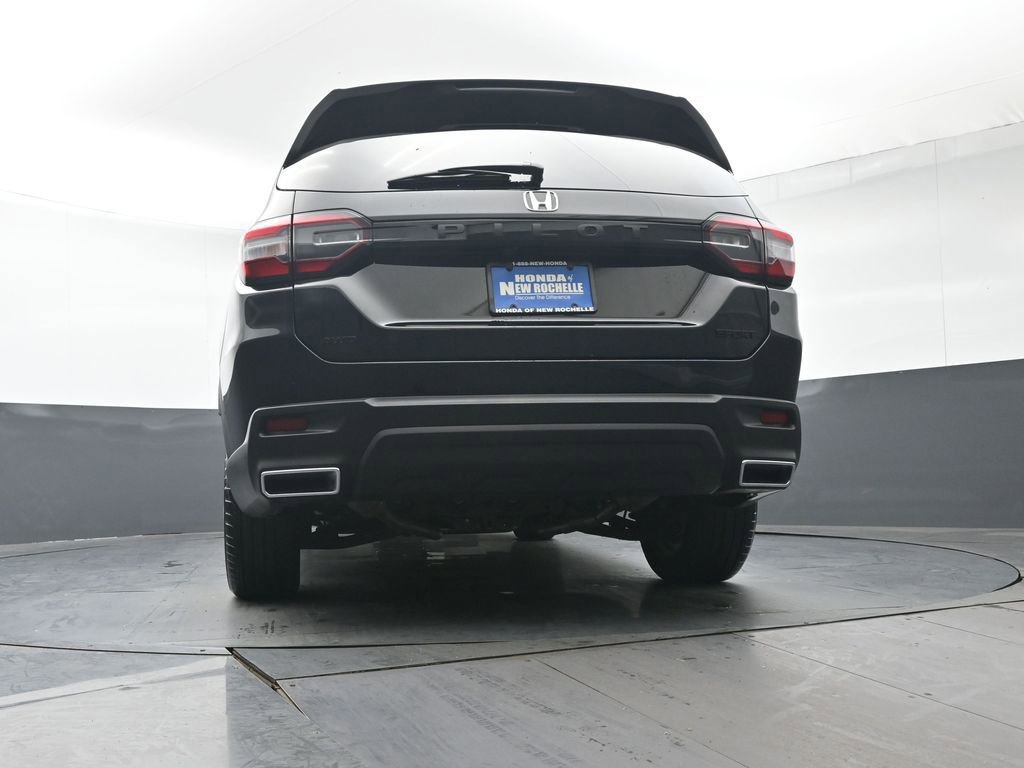 Certified 2025 Honda Pilot Sport image 33