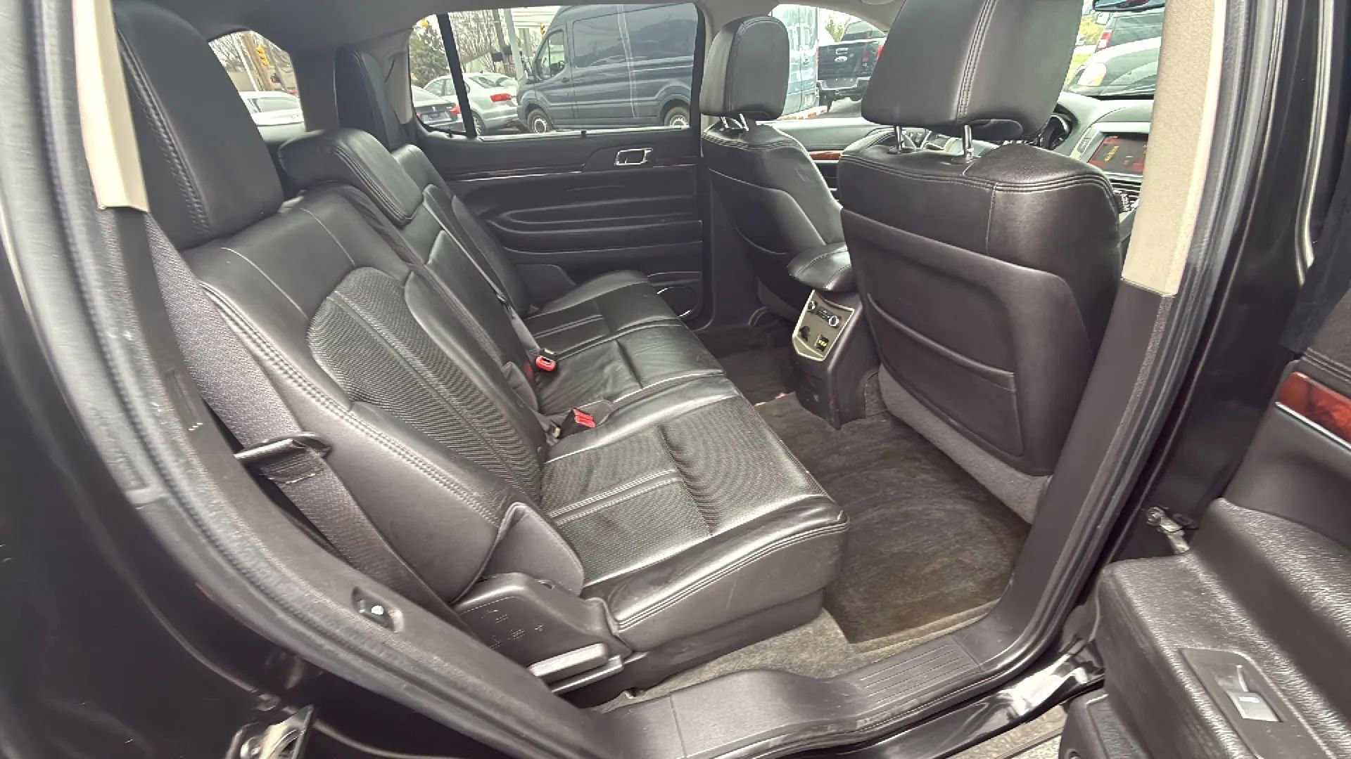 Used 2010 Lincoln MKT AWD image 16