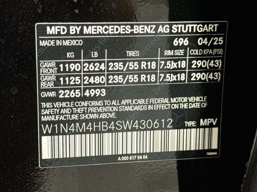 Used 2025 Mercedes-Benz GLB 250 4MATIC w/ Winter Package image 30