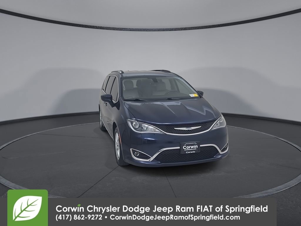 Used 2017 Chrysler Pacifica Touring-L Plus image 4