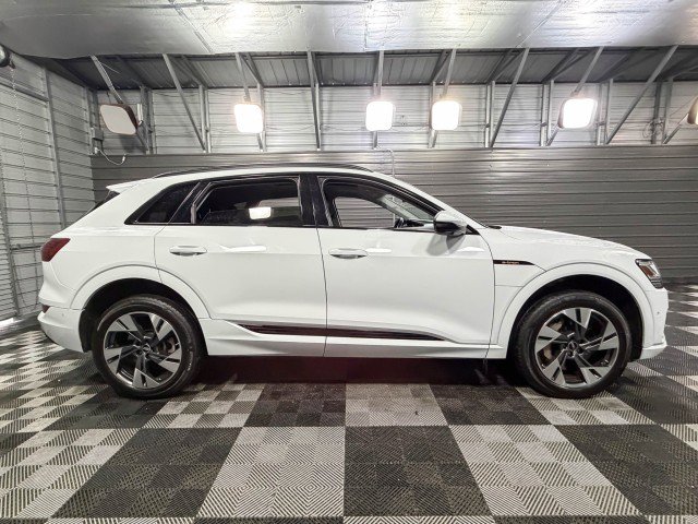 Used 2022 Audi e-tron Premium w/ Convenience Plus Package image 9