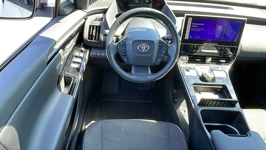 Certified 2022 Toyota Venza LE AWD/4WD image 13