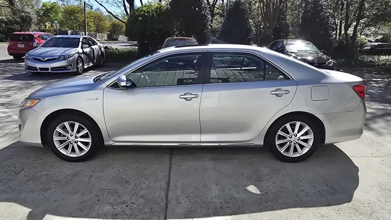 Used 2012 Toyota Camry XLE w/ Leather Pkg FWD image 2