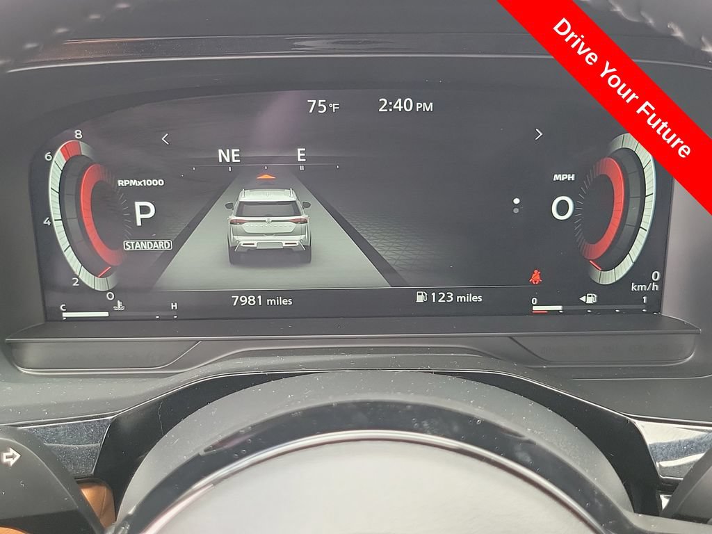 Used 2025 Nissan Pathfinder Platinum FWD image 7