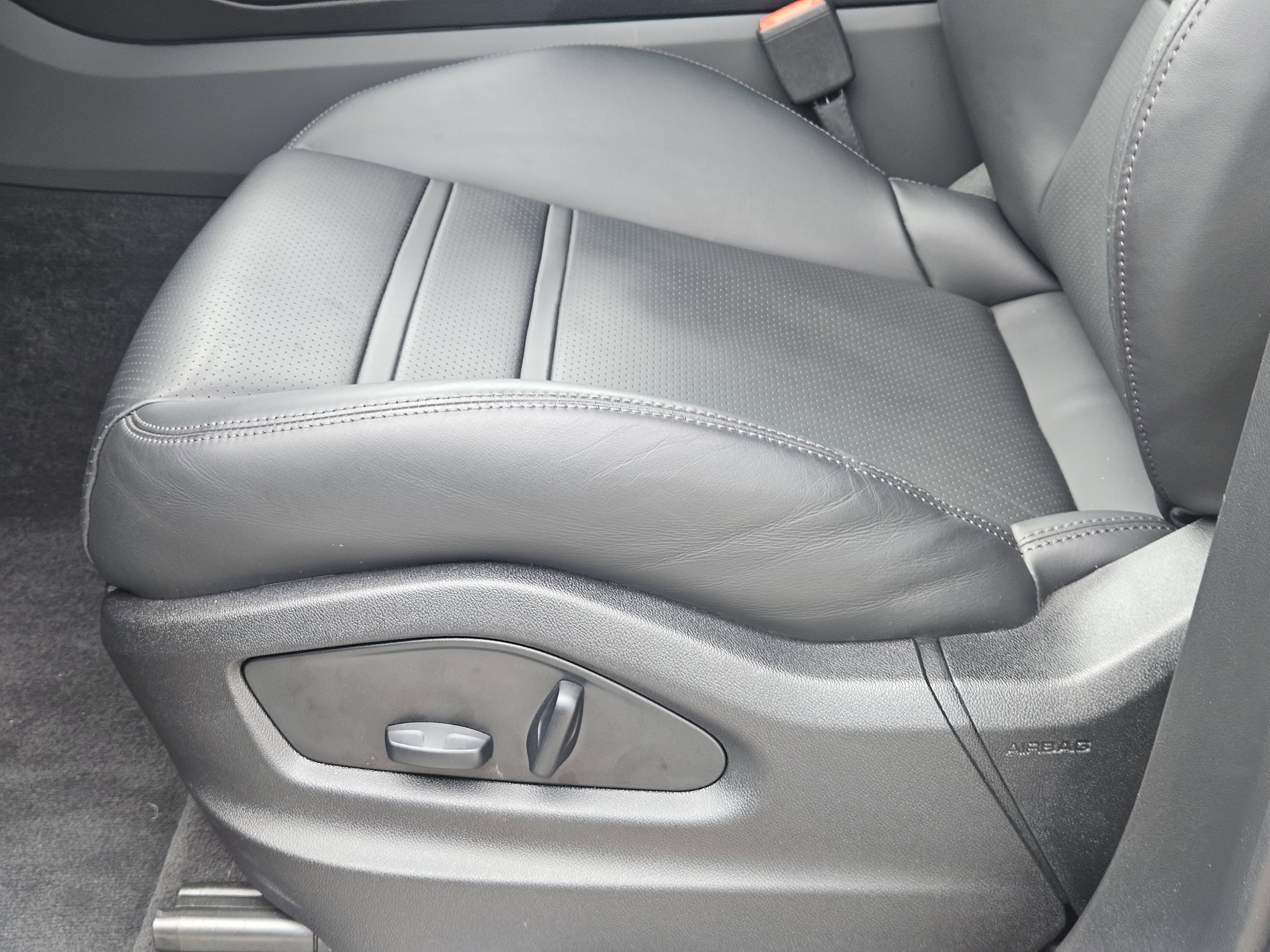 Certified 2026 Porsche Cayenne Coupe image 23