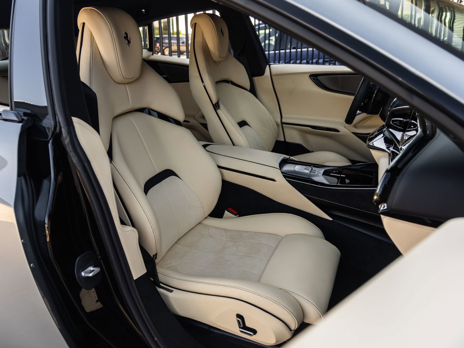 Used 2025 Ferrari Purosangue AWD/4WD image 50