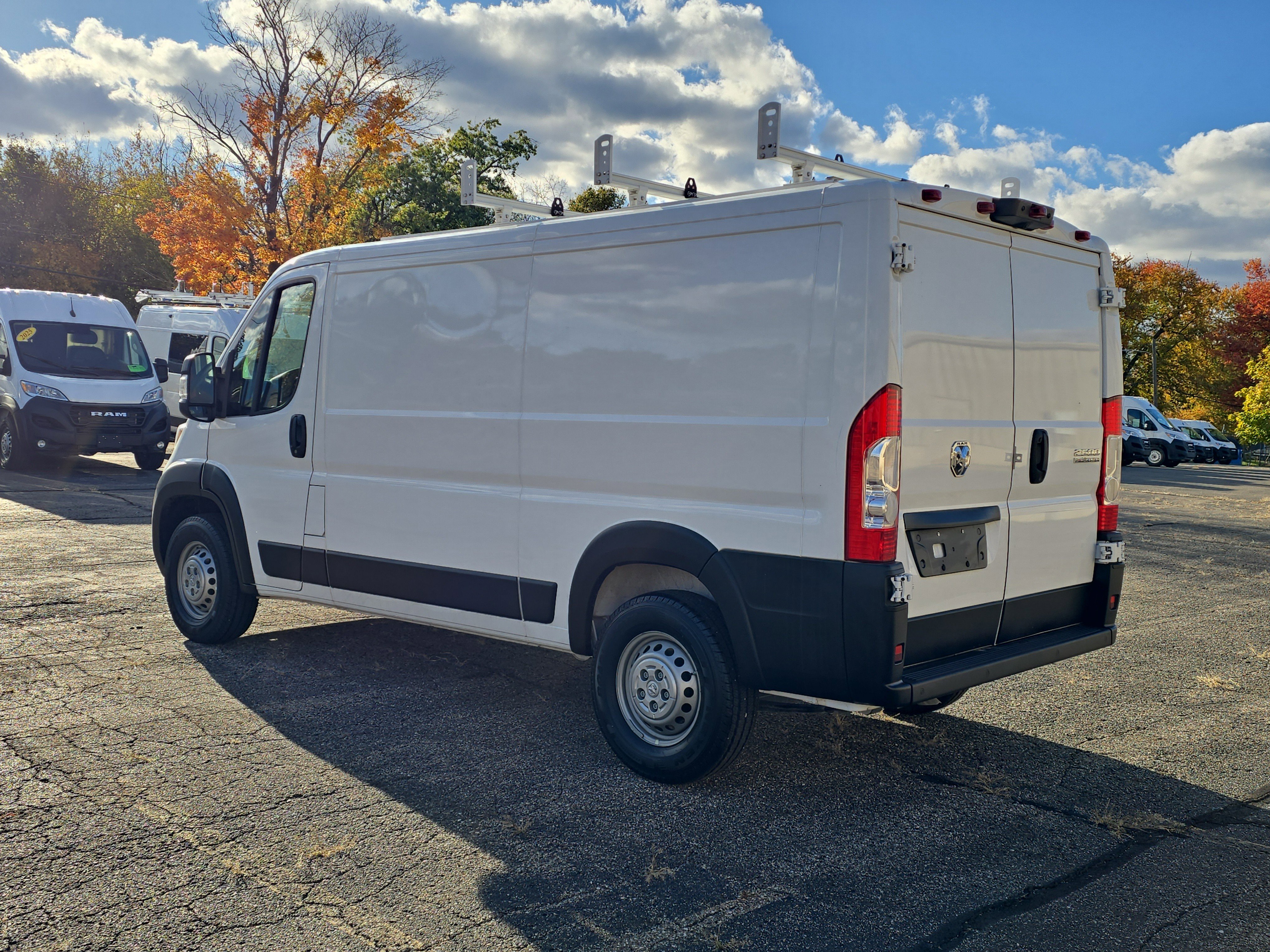 Used 2025 RAM ProMaster 2500 w/ Premium Convenience Group FWD image 3