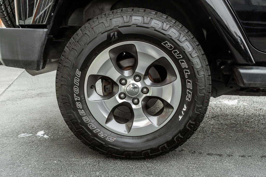 Used 2018 Jeep Wrangler Unlimited Sahara image 28