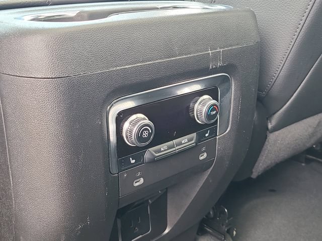 Used 2024 GMC Yukon XL Denali AWD/4WD image 12