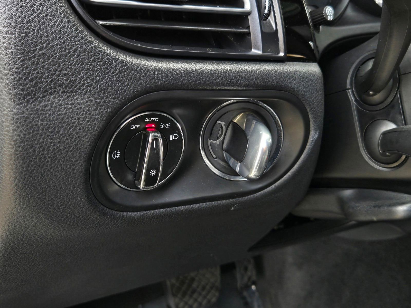Used 2024 Porsche Macan AWD/4WD image 19