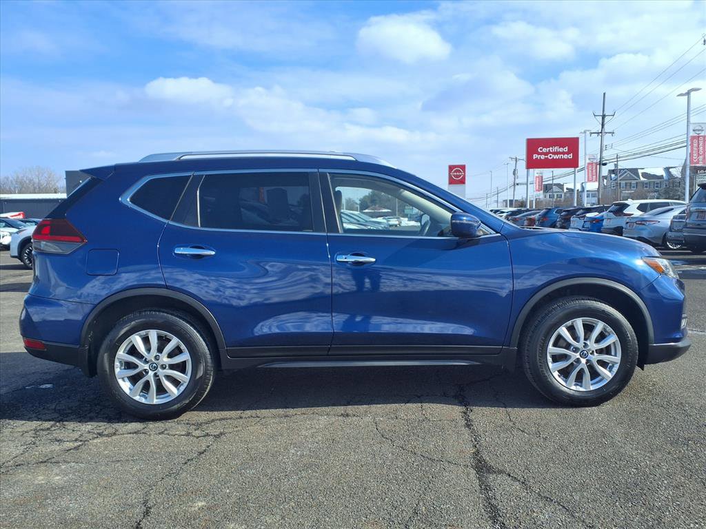 Used 2019 Nissan Rogue SV image 2