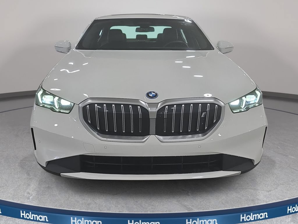 Certified 2025 BMW i5 eDrive40i w/ Premium Package RWD image 2