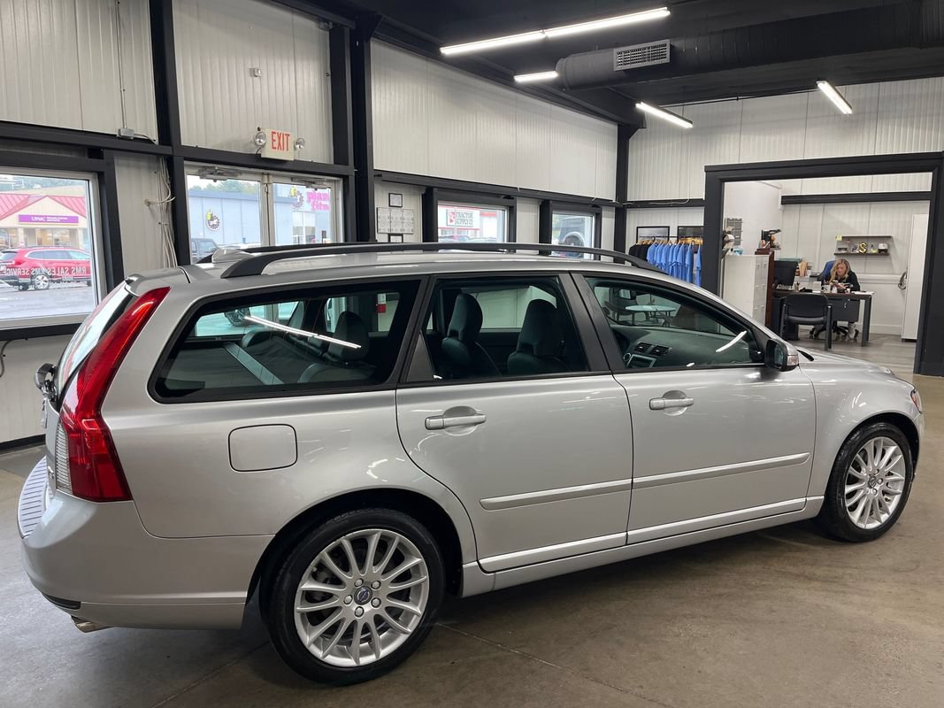 Used 2011 Volvo V50 T5 w/ Preferred Pkg FWD image 19