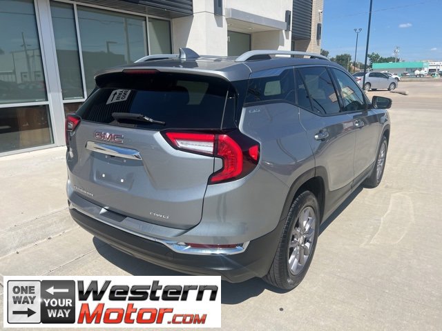 Used 2023 GMC Terrain SLT image 5