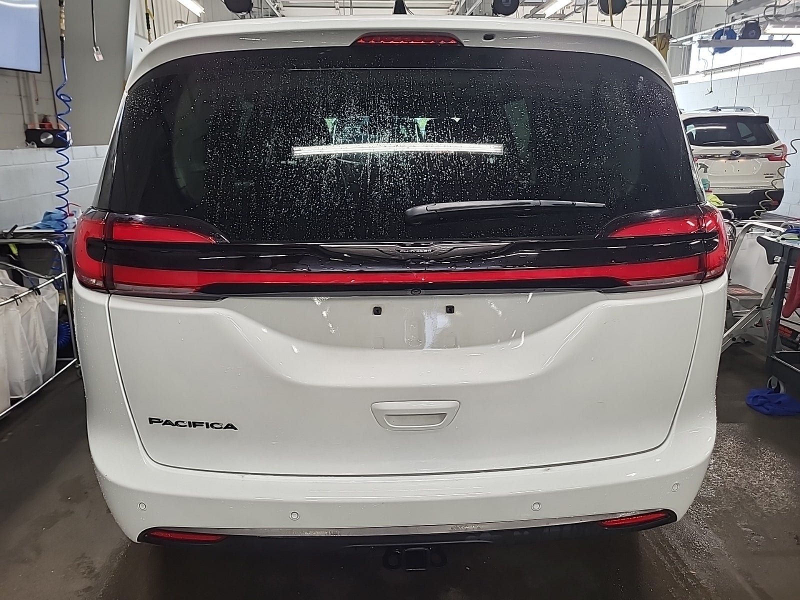 Used 2024 Chrysler Pacifica Touring-L w/ Uconnect Theater Family Group FWD image 5