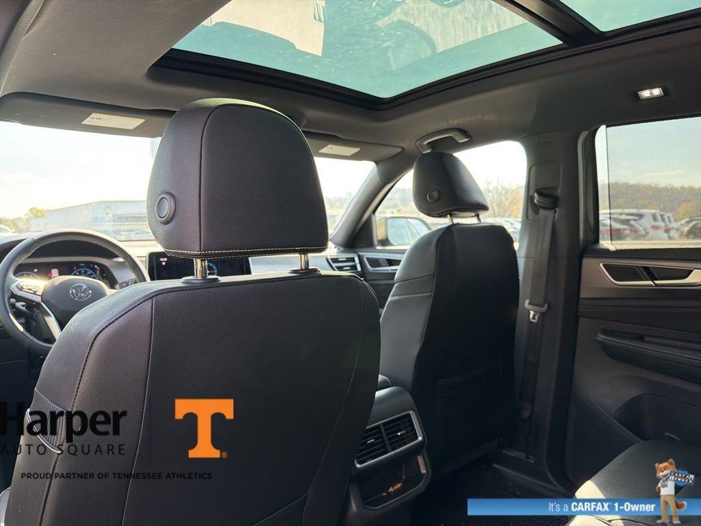 Used 2025 Volkswagen Atlas Cross Sport SE w/ Panoramic Sunroof Package image 11