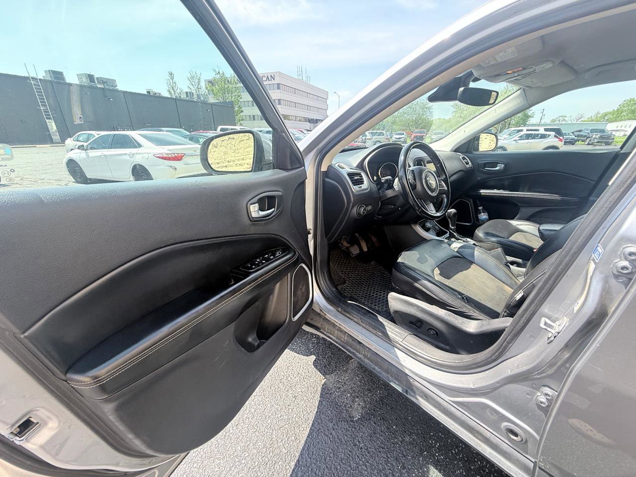 Used 2018 Jeep Compass Latitude w/ Popular Equipment Group AWD/4WD image 9