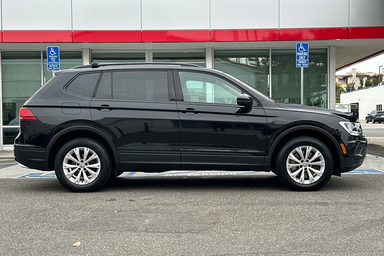 Used 2020 Volkswagen Tiguan S FWD image 3