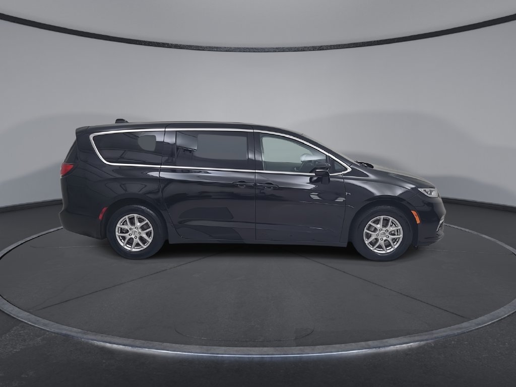 Certified 2024 Chrysler Pacifica Touring-L FWD image 19
