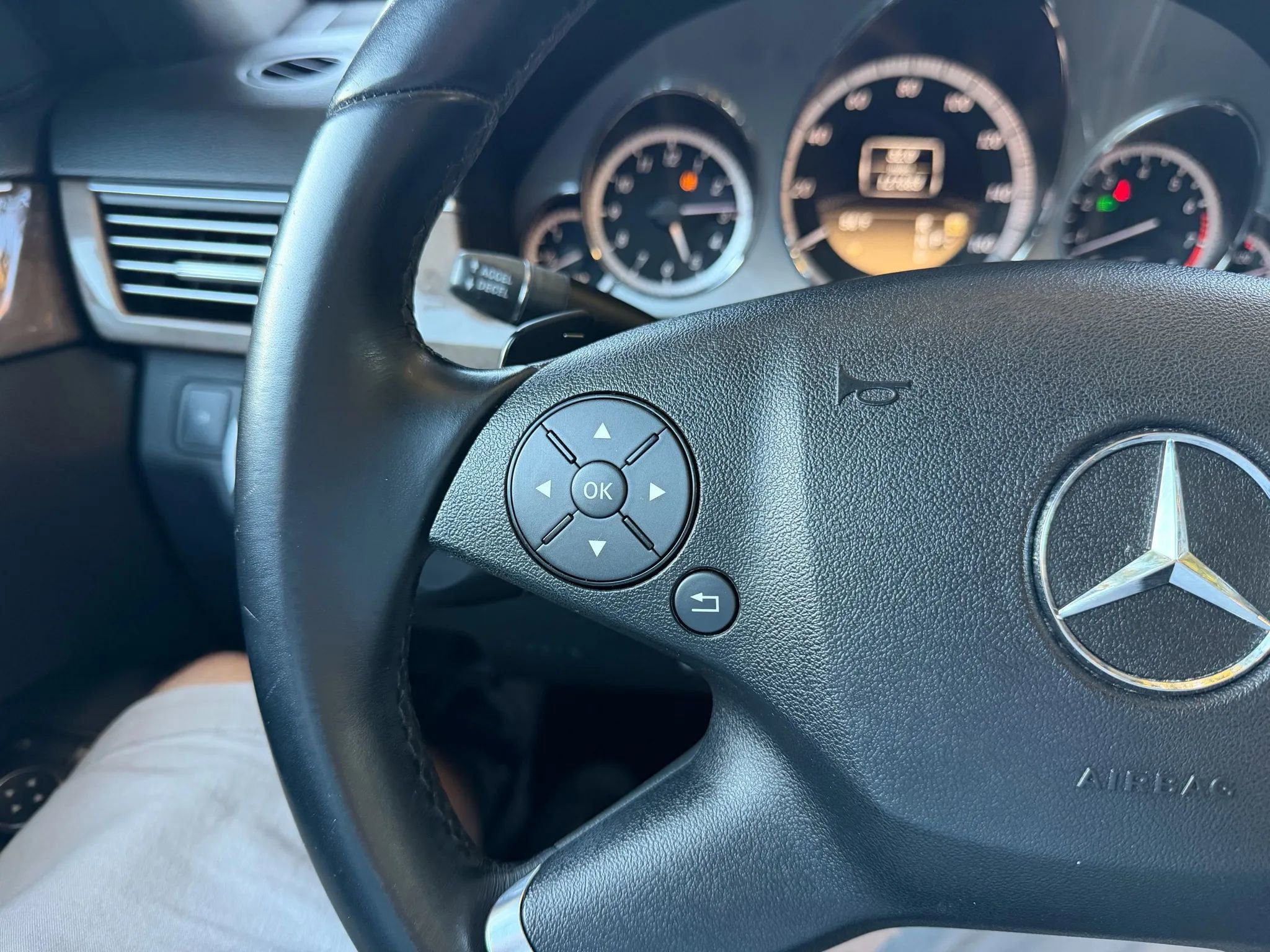 Used 2012 Mercedes-Benz E 350 4MATIC Sedan image 46