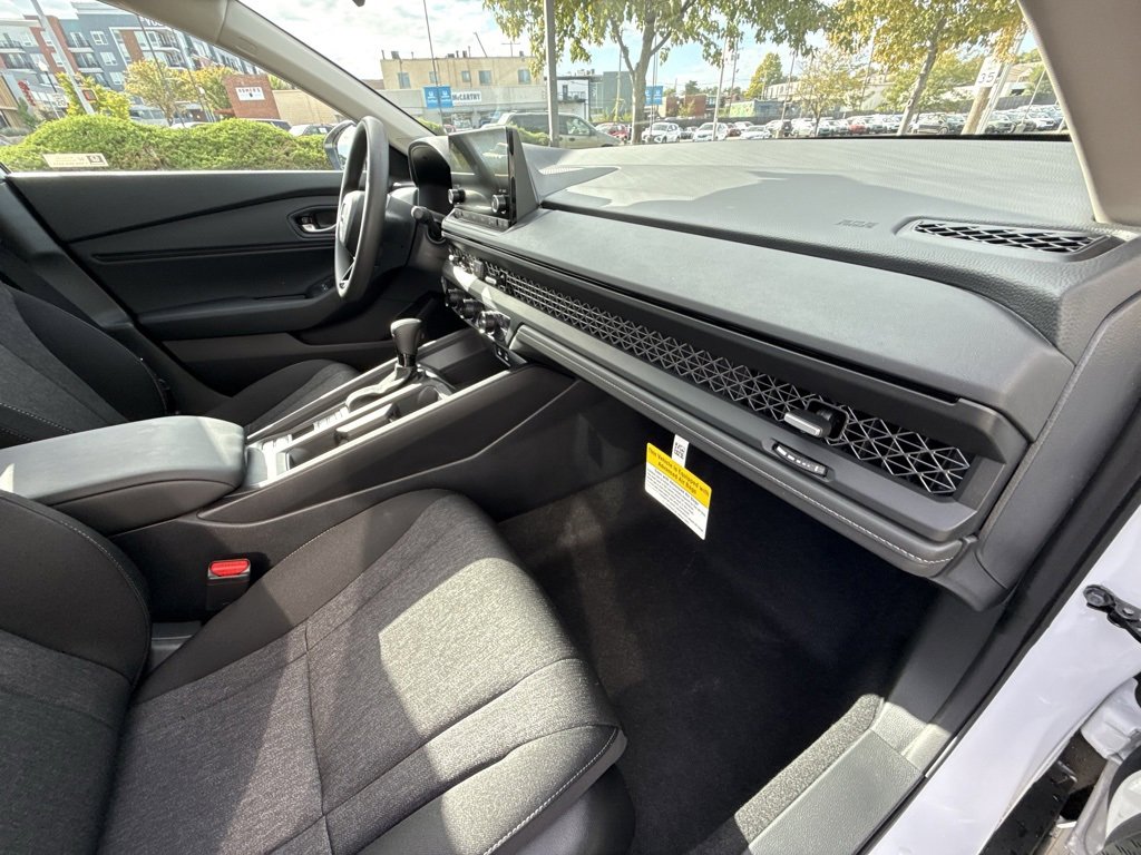 Used 2025 Honda Accord SE image 43