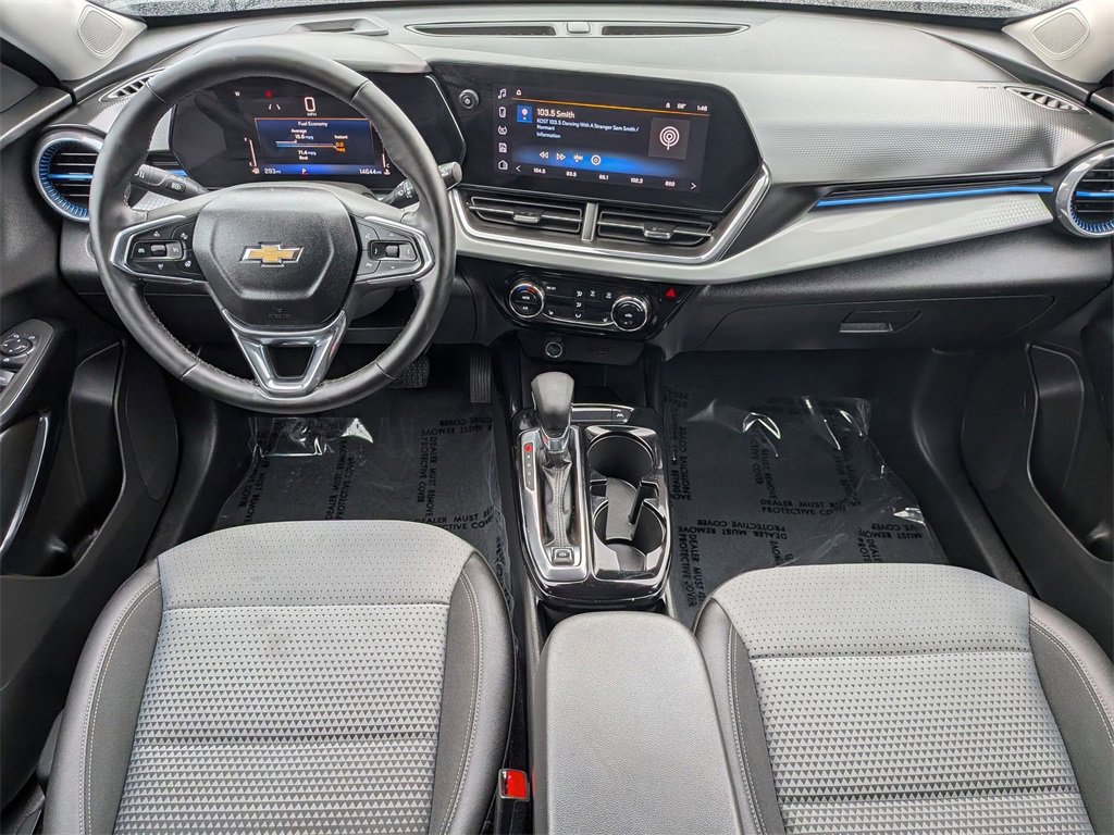 Used 2025 Chevrolet Trax LT w/ LT Convenience Package image 24