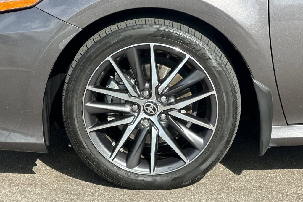 Used 2021 Toyota Camry XLE w/ Navigation Package FWD image 25