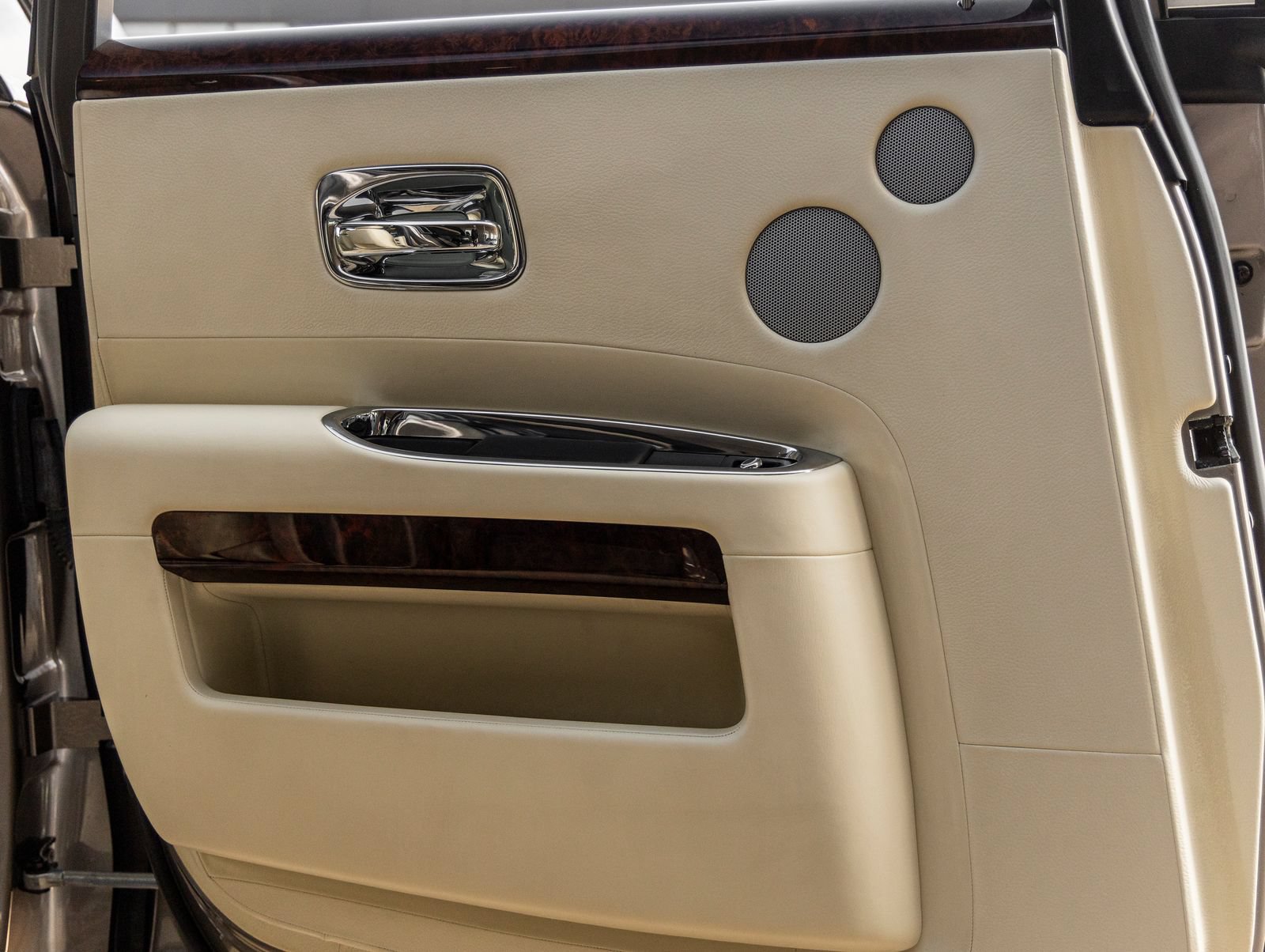 Used 2015 Rolls-Royce Ghost RWD image 37