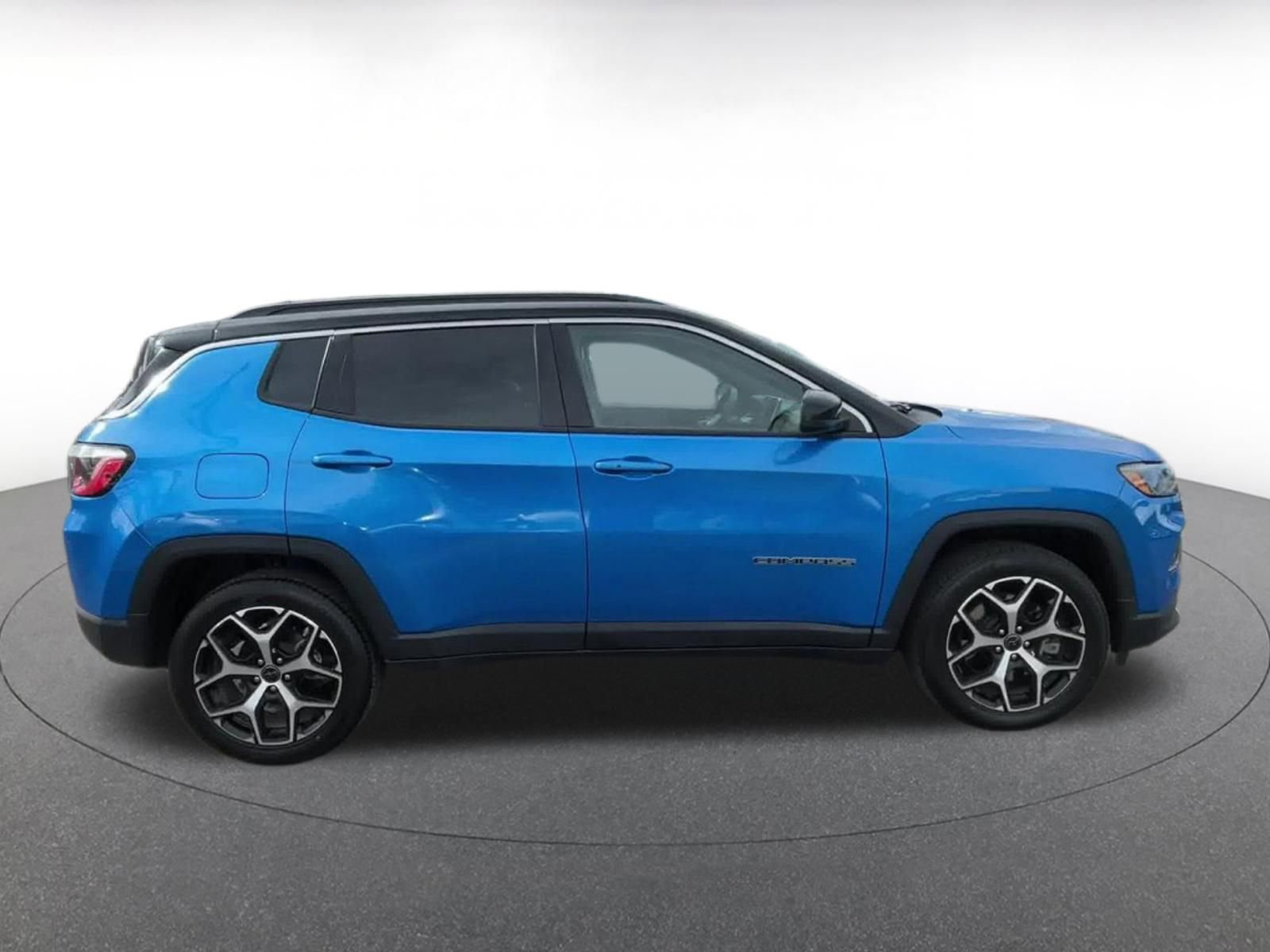 Used 2025 Jeep Compass Limited image 16