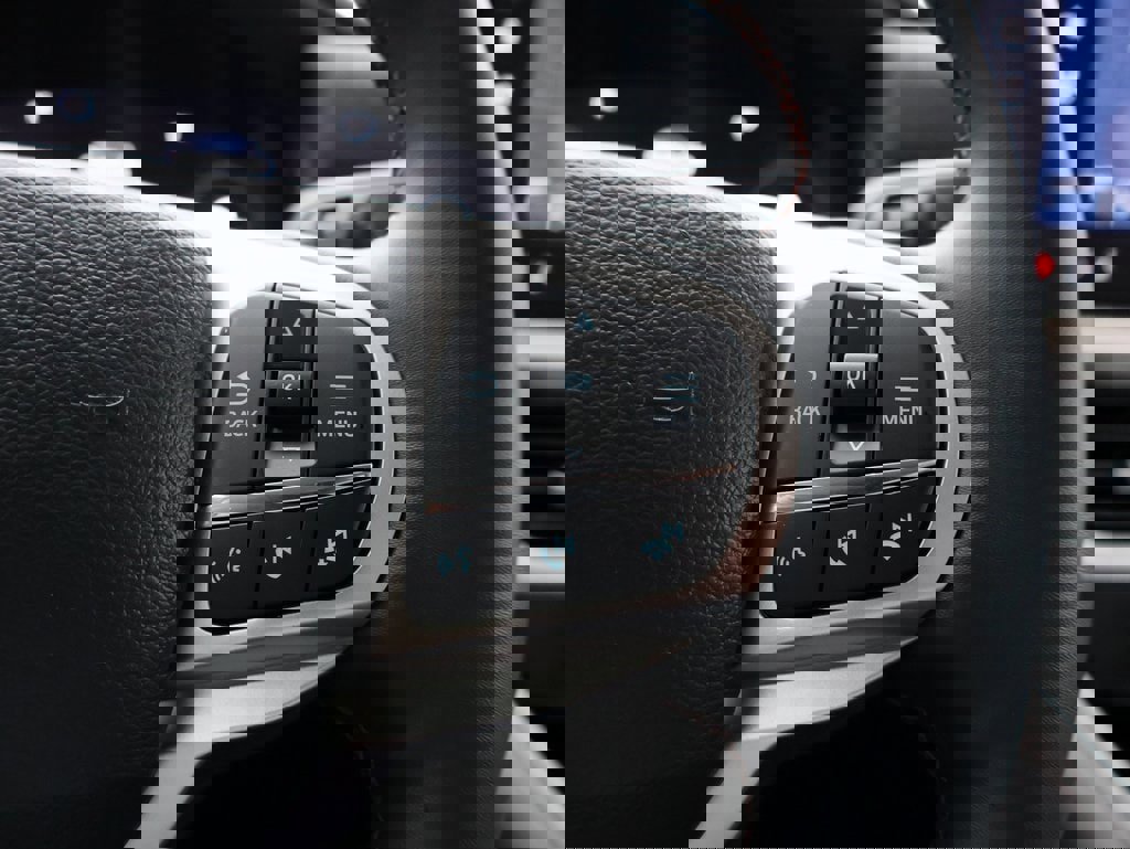 Used 2025 Ford Explorer Active w/ Active Comfort Package image 30