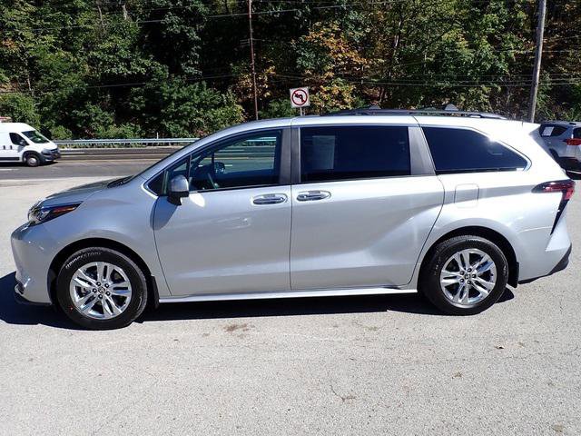 Certified 2025 Toyota Sienna XLE image 9