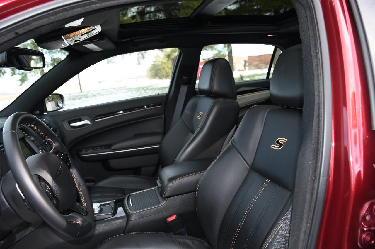 Used 2018 Chrysler 300 S w/ 300S Alloy Package image 12