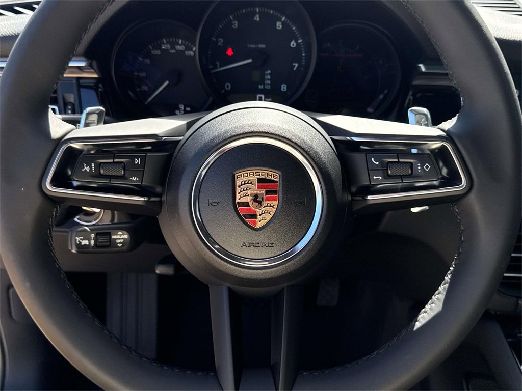 Used 2025 Porsche Macan image 19