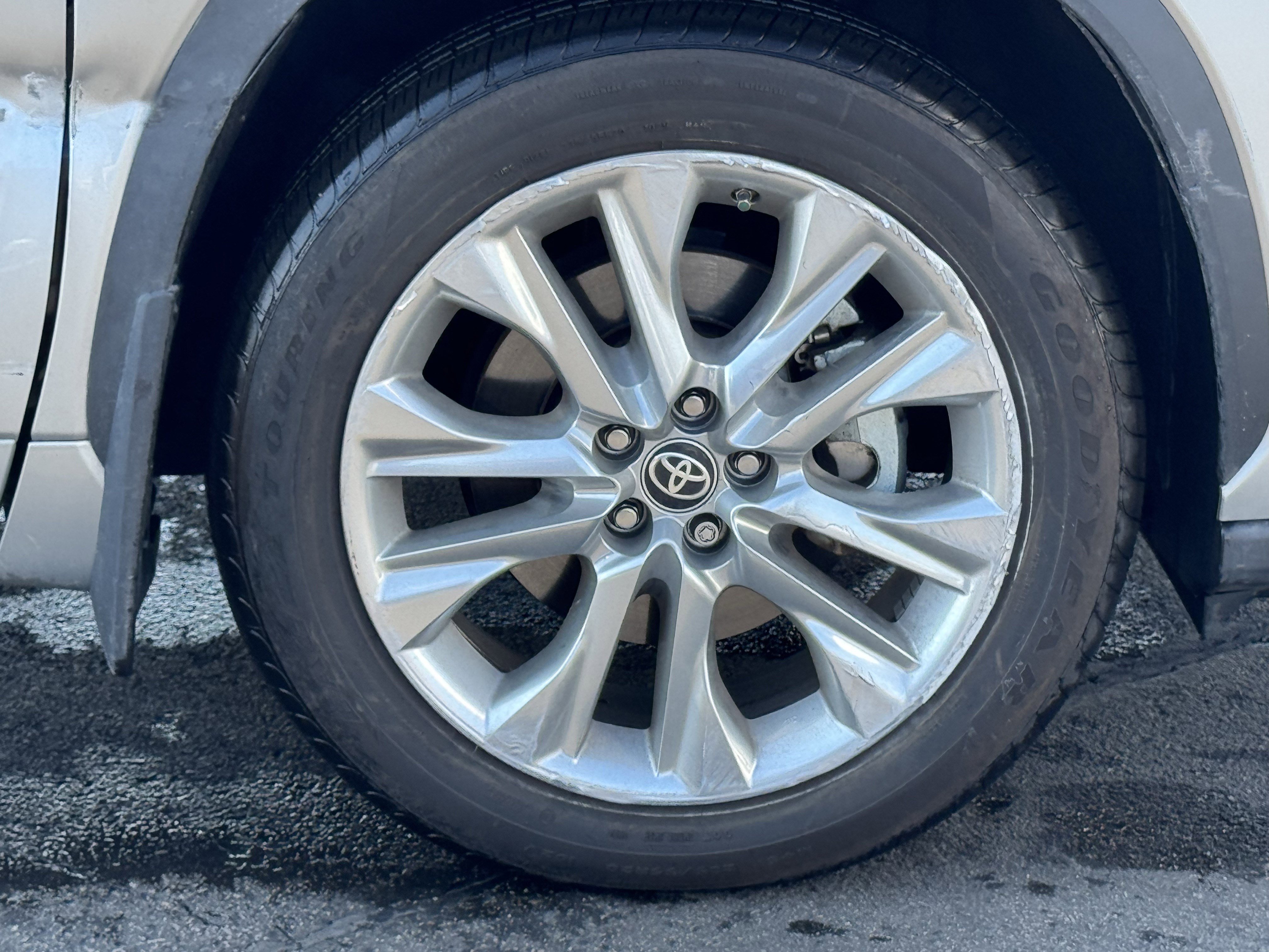 Used 2023 Toyota Highlander Limited image 18