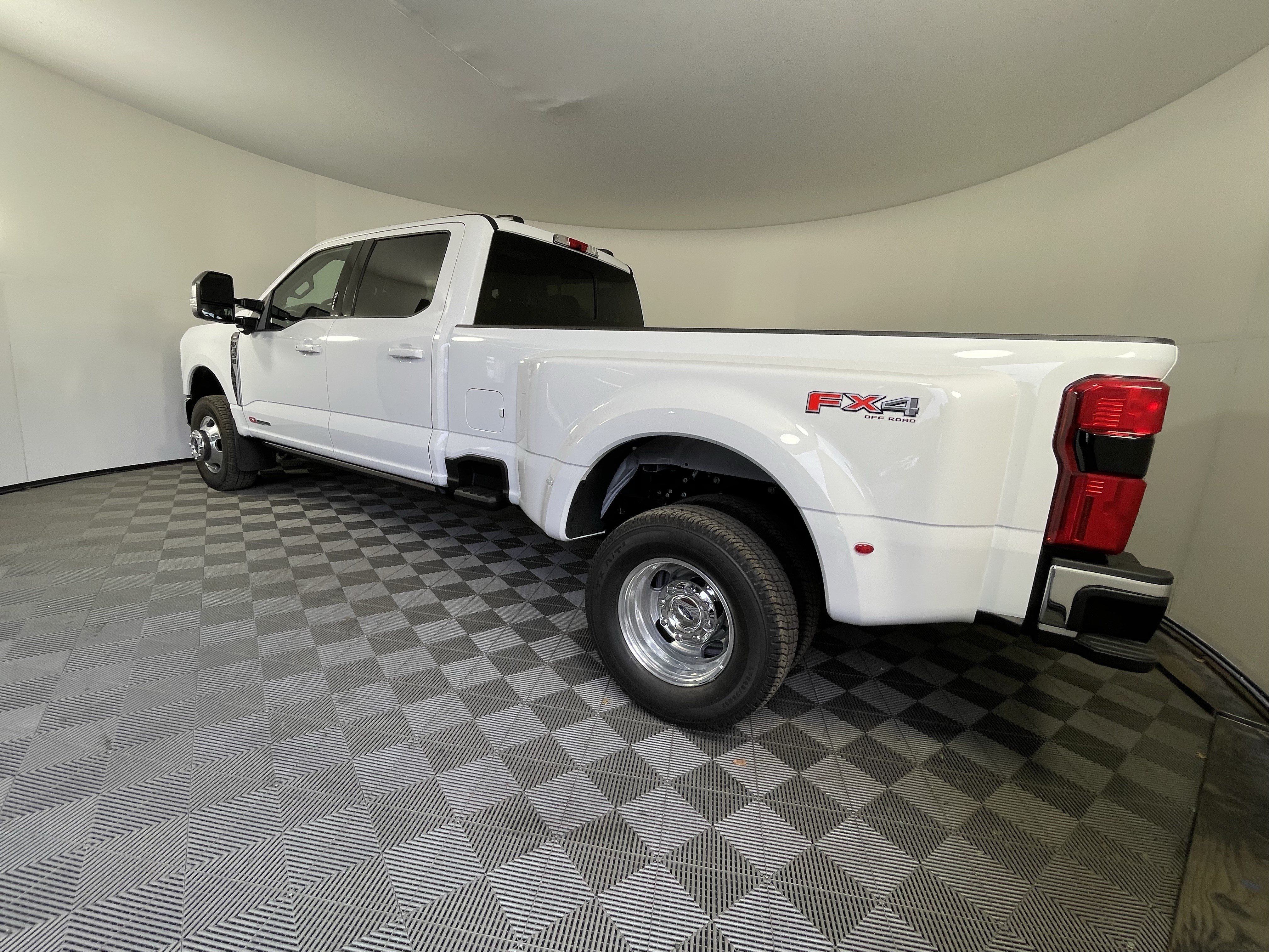 New 2026 Ford F350 Lariat w/ Lariat Ultimate Package AWD/4WD image 3