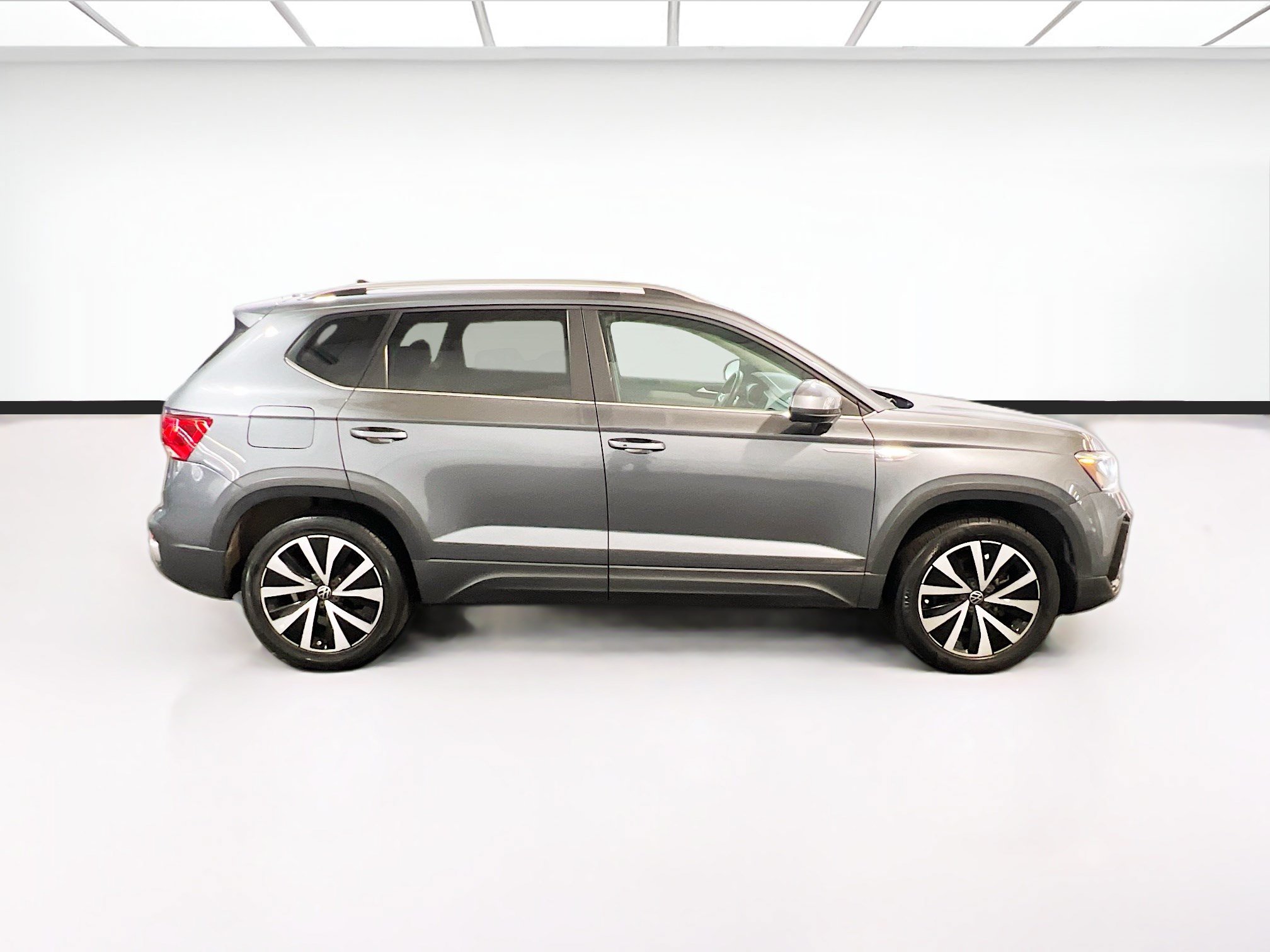 Used 2023 Volkswagen Taos SE w/ Panoramic Sunroof Package AWD/4WD image 24