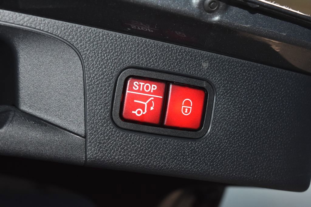 Used 2022 Mercedes-Benz GLC 300 4MATIC image 32