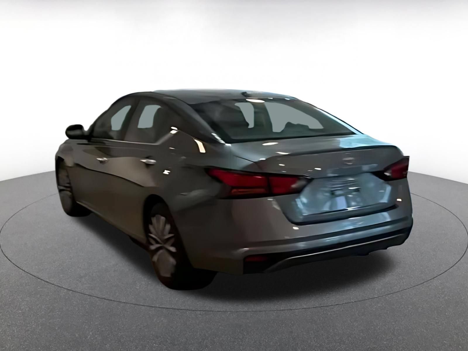 Used 2025 Nissan Altima 2.5 SV FWD image 16
