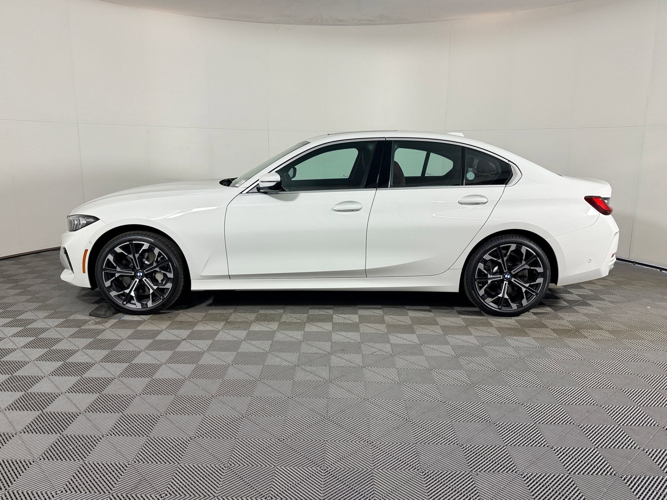 Used 2026 BMW 330i xDrive Sedan w/ Premium Package AWD/4WD image 2