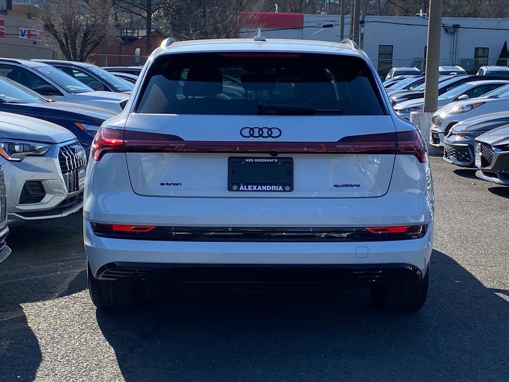 Used 2022 Audi e-tron Premium image 3